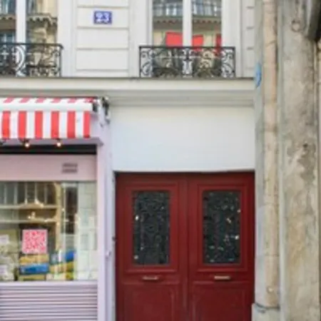 Small Cocoon Near Marais Paris